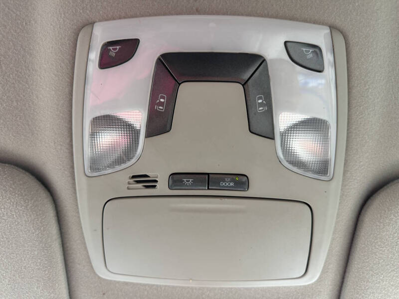 2012 Toyota Sienna LE 8-Passenger