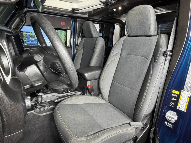2025 Jeep Gladiator NightHawk