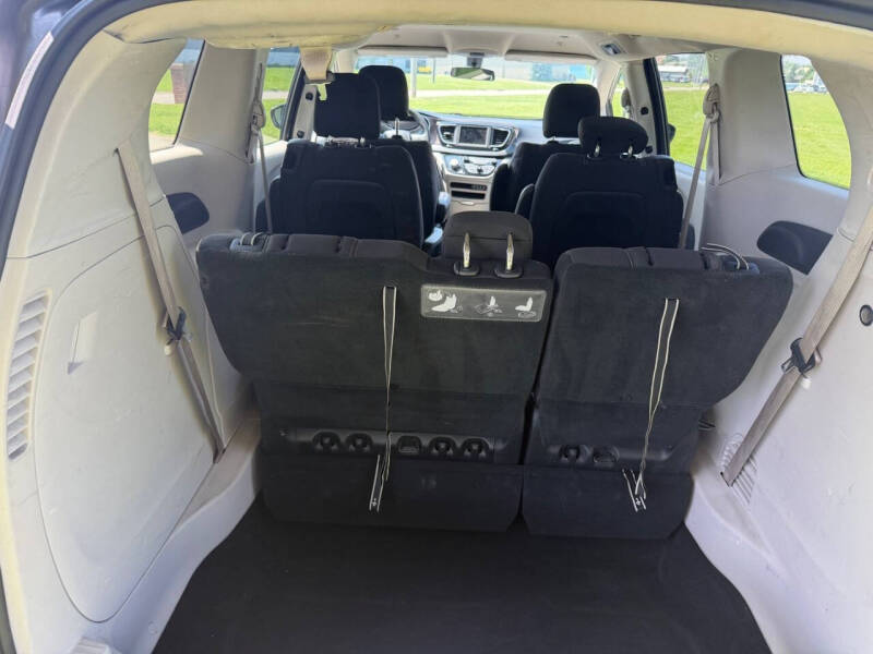 2021 Chrysler Voyager LX