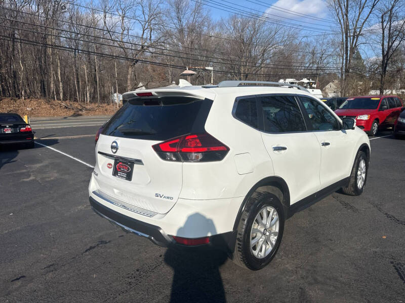 2017 Nissan Rogue SV photo 5