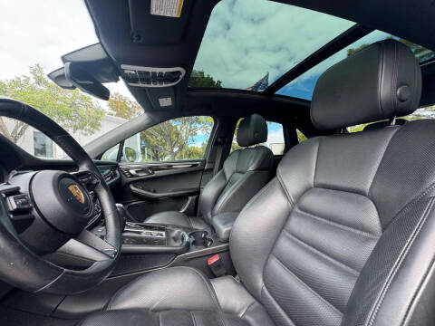 2023 Porsche Macan T