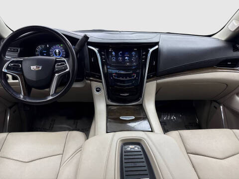 2018 Cadillac Escalade Luxury