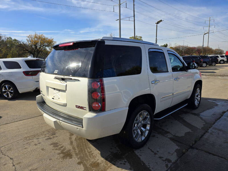 2011 GMC Yukon Denali photo 5