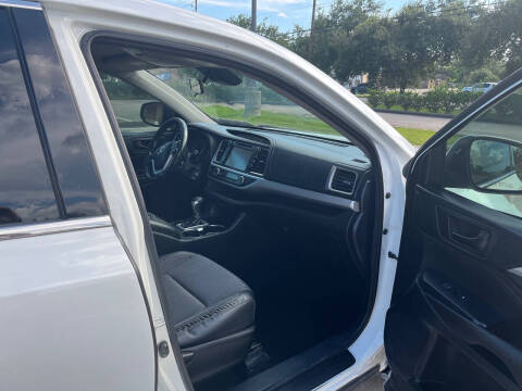 2017 Toyota Highlander LE Plus