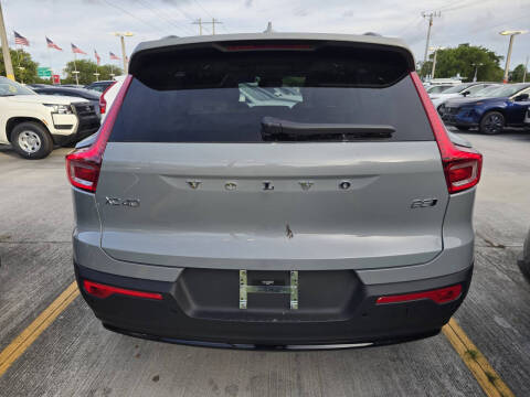 2026 Volvo XC40 B5 Plus