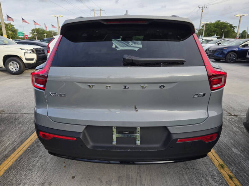 2026 Volvo XC40 B5 Plus