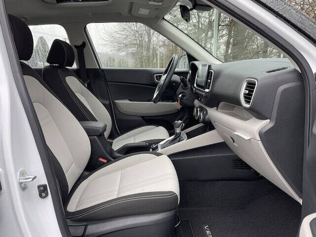 2022 Hyundai Venue SEL