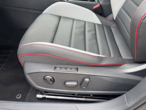 2025 Volkswagen Golf GTI SE