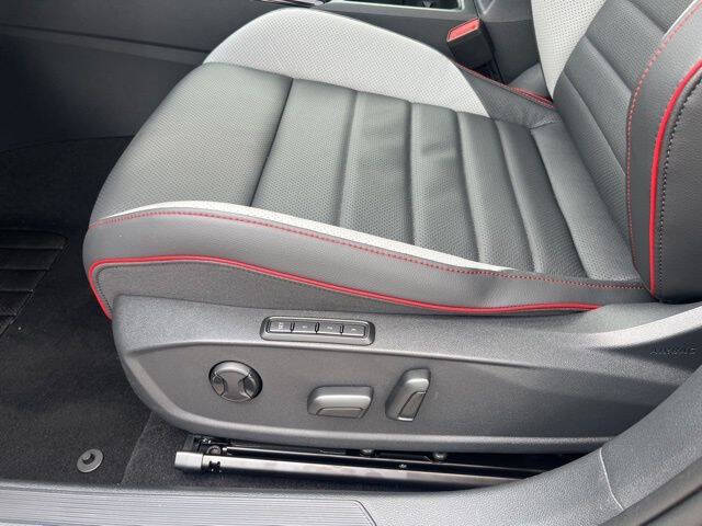 2025 Volkswagen Golf GTI SE