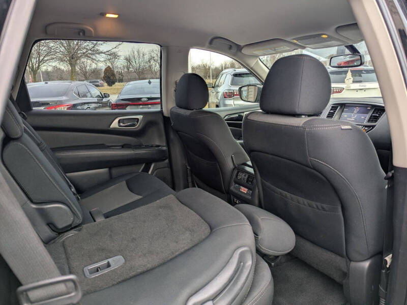 2020 Nissan Pathfinder SV