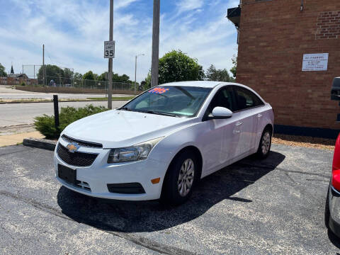 2011 Chevrolet Cruze for sale at Corner Choice Motors in West Allis WI