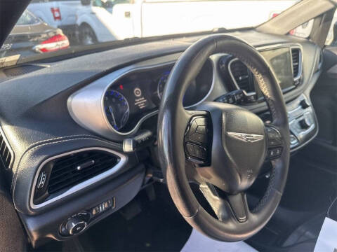 2022 Chrysler Pacifica Touring