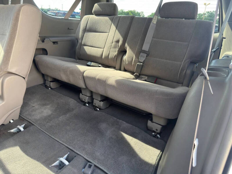 2004 Toyota Sequoia SR5