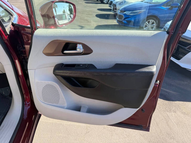 2017 Chrysler Pacifica Touring-L