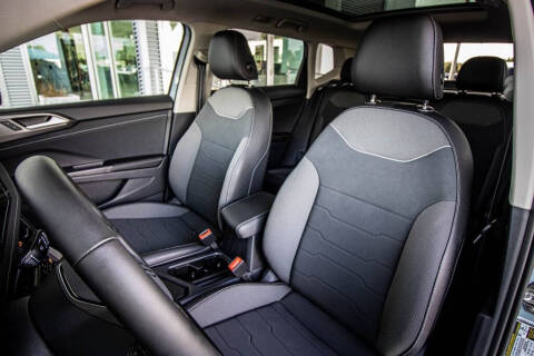 2026 Volkswagen Taos SE Black