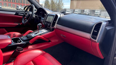 2016 Porsche Cayenne GTS