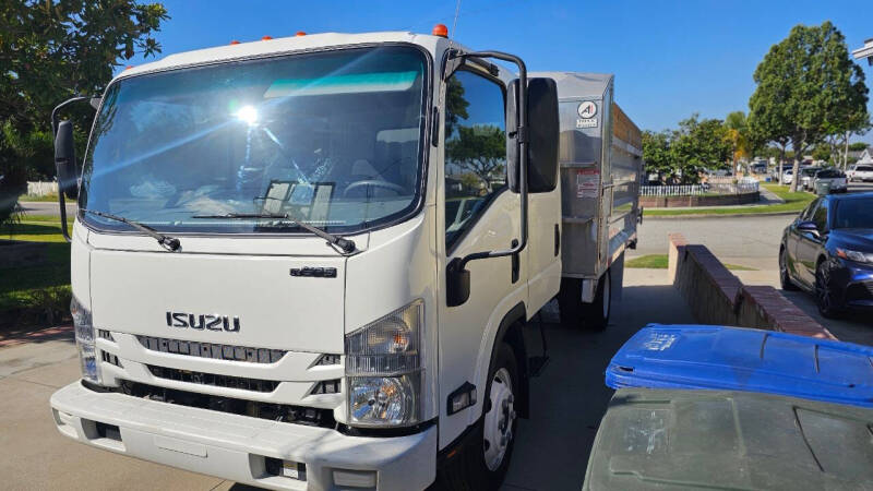 2022 Isuzu NPR HD's photo