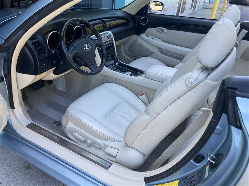 2004 Lexus SC 430