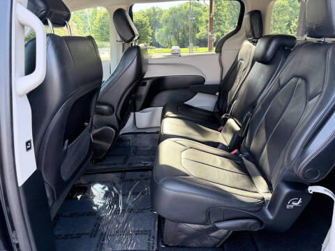 2017 Chrysler Pacifica Touring-L