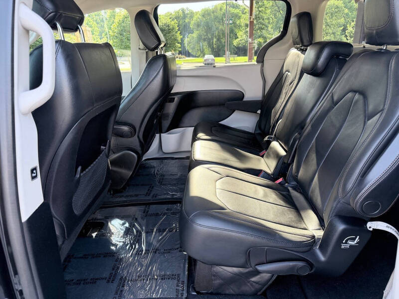 2017 Chrysler Pacifica Touring-L