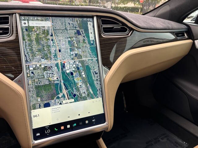 2015 Tesla Model S 29