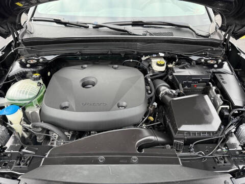 2022 Volvo XC40 T5 Momentum