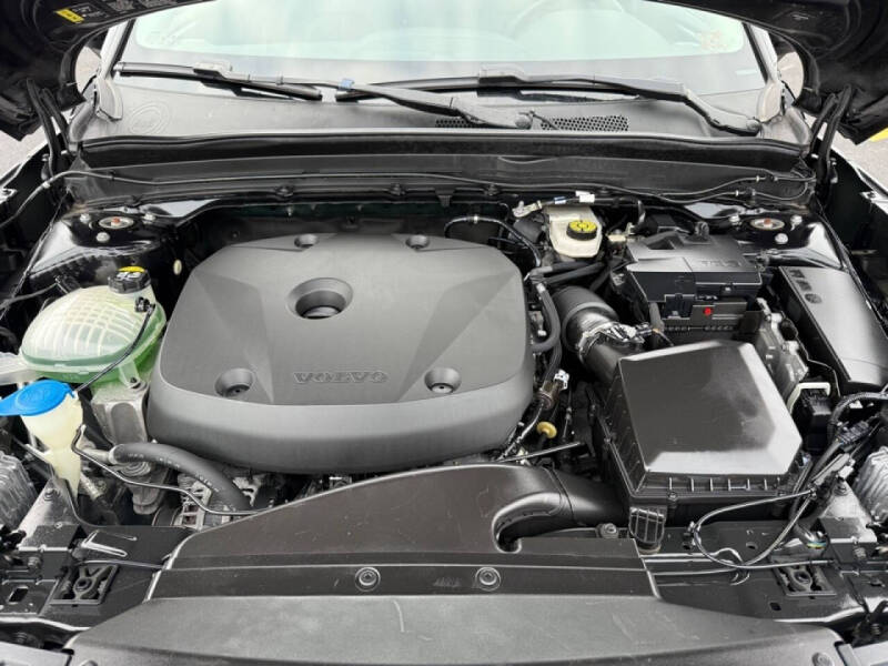 2022 Volvo XC40 T5 Momentum