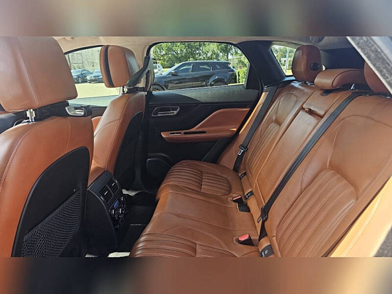 2018 Jaguar F-PACE 30t Portfolio