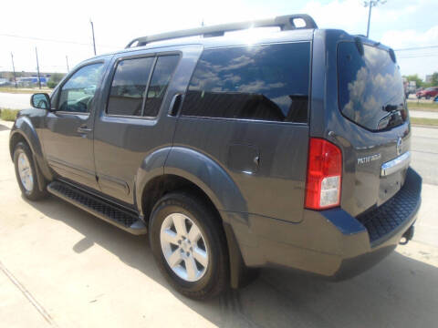 2012 Nissan Pathfinder LE