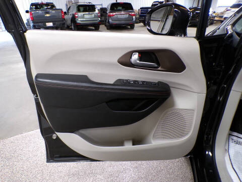 2017 Chrysler Pacifica Touring-L Plus