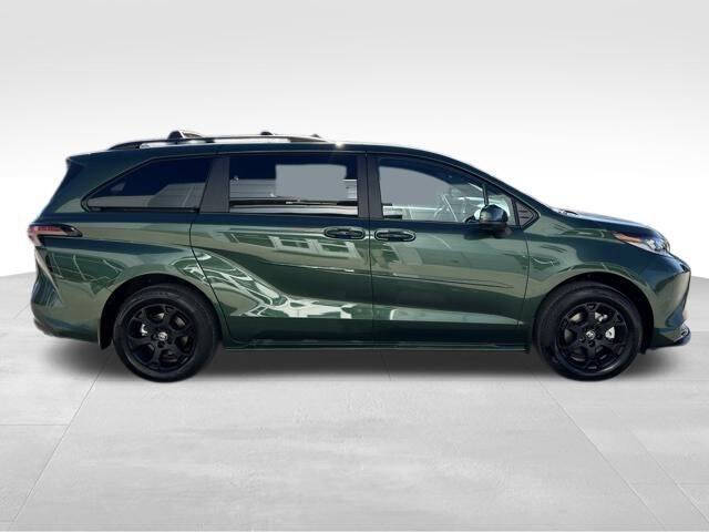 2025 Toyota Sienna Woodland Edition