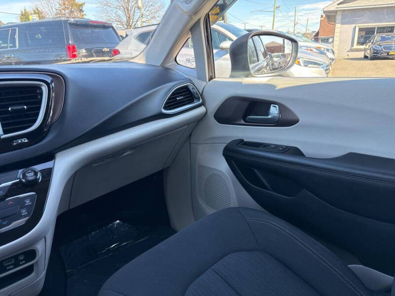 2017 Chrysler Pacifica Touring