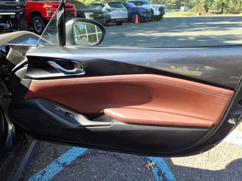 2017 Mazda MX-5 Miata RF Launch Edition SV