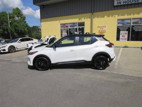 2023 Nissan Kicks SR