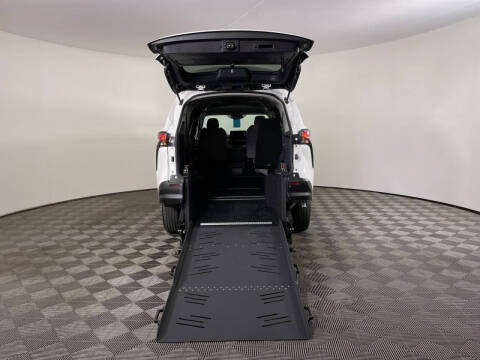 2023 Toyota Sienna LE 8-Passenger