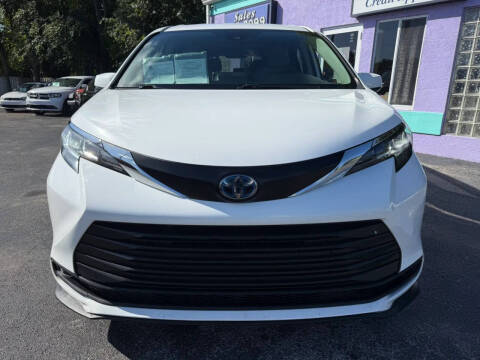 2022 Toyota Sienna LE 8-Passenger