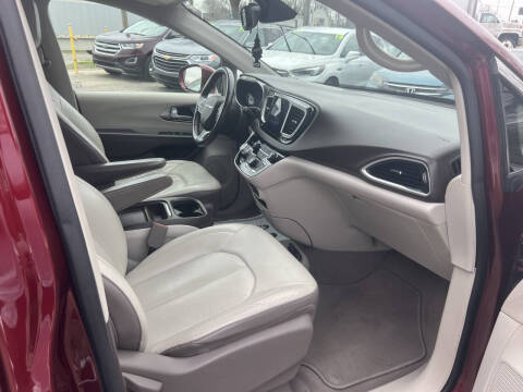 2017 Chrysler Pacifica Touring-L