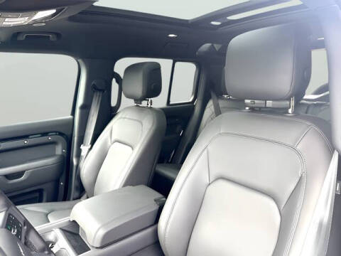 2025 Land Rover Defender 110 P400 S