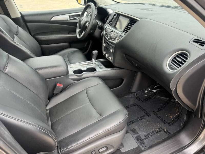 2017 Nissan Pathfinder SL