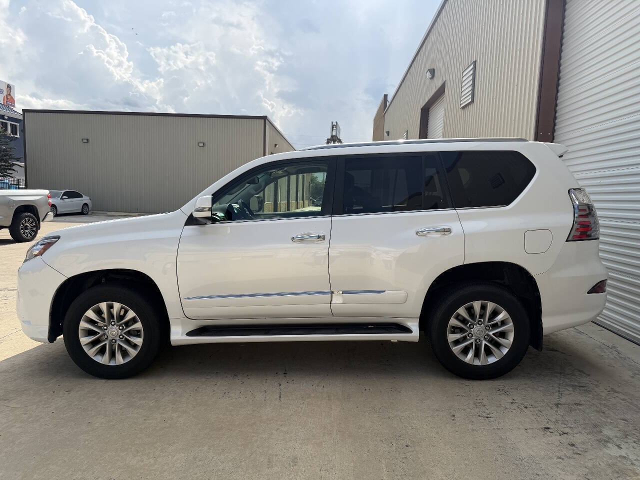 View vehicle photo 5
