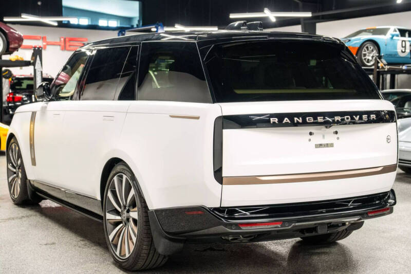 2024 Land Rover Range Rover P615 SV LWB