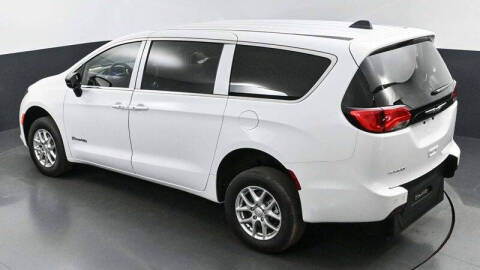 2025 Chrysler Voyager LX