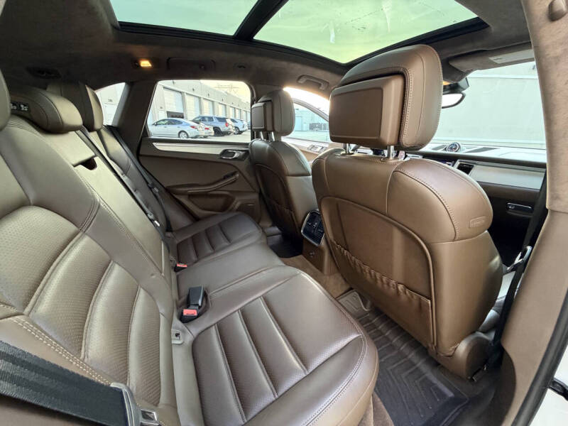 2016 Porsche Macan Turbo