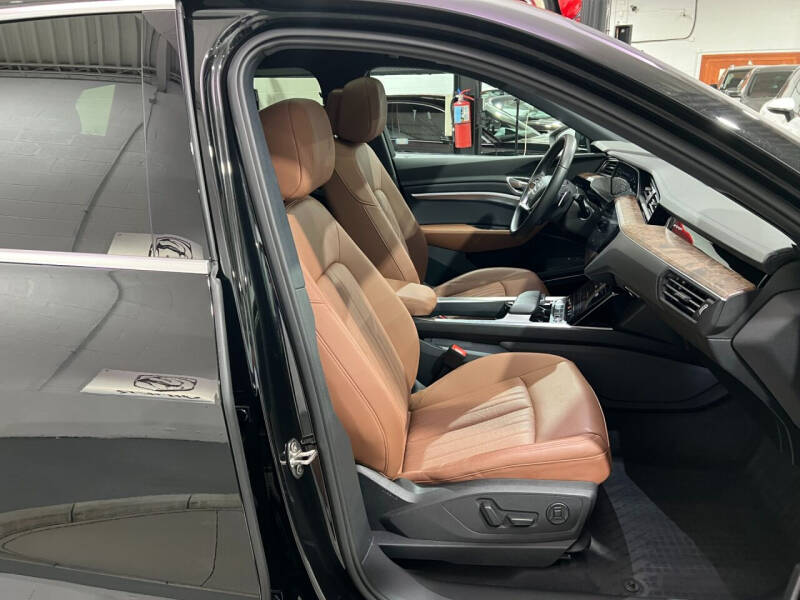 2019 Audi e-tron quattro Premium Plus