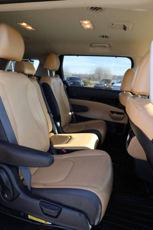 2024 Kia Carnival EX