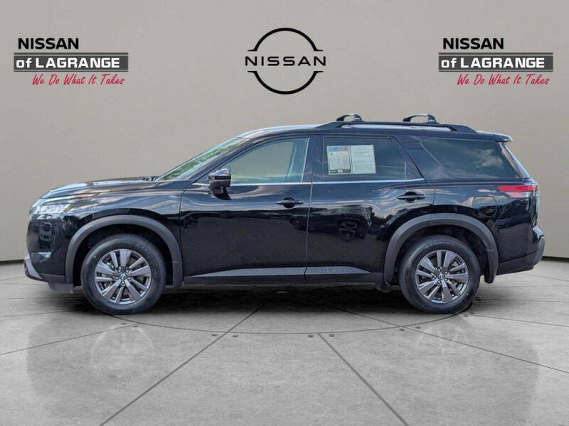 2022 Nissan Pathfinder SV