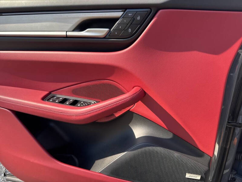 2025 Porsche Macan 4 Electric