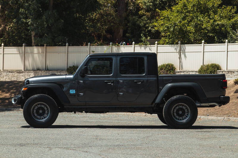 2024 Jeep Gladiator Sport