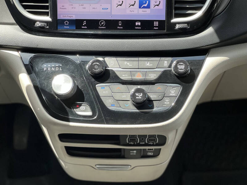 2022 Chrysler Pacifica Touring L