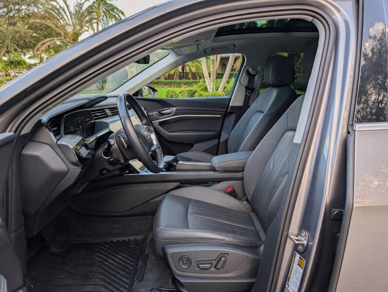 2021 Audi e-tron quattro Premium